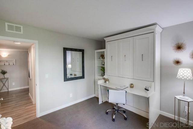 17637 Pomerado Rd, San Diego CA: https://media.crmls.org/mediaz/fe7d2b26-30f2-4371-afdc-31bd3ca92990.jpg