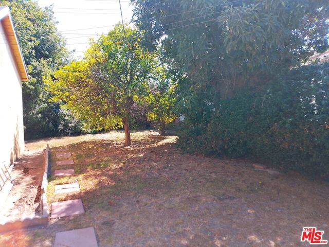 1048 W 125th Street, Los Angeles CA: https://media.crmls.org/mediaz/fe7d7ad9-a795-4c6f-ba50-810c4eaa58c7.jpg