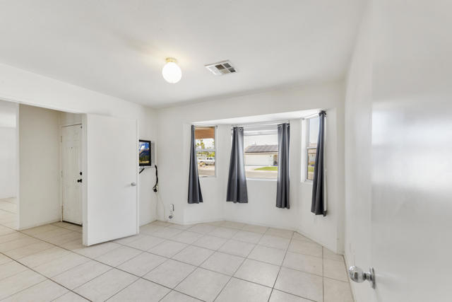 2643 E Venetia Road, Palm Springs CA: https://media.crmls.org/mediaz/fe7d80e2-cf0e-4db1-bd54-6e1824708d95.jpg