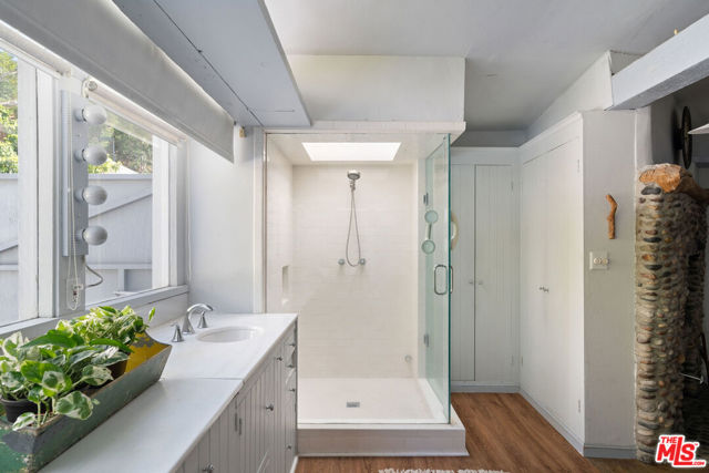 2020 Coldwater Canyon Drive, Beverly Hills CA: https://media.crmls.org/mediaz/fe7dff09-9fb7-46bd-90af-efb373855cf8.jpg