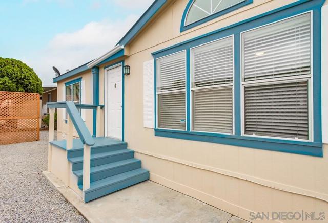 1010 E Bobier, Vista CA: https://media.crmls.org/mediaz/fe7eb24d-e810-4c15-9171-3d2060e69fa1.jpg