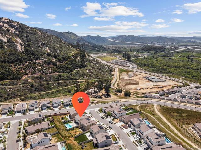 35111 Cooper Pl, Fallbrook CA: https://media.crmls.org/mediaz/fe7f1633-9e9b-4f9e-b1fa-0b72a11e7644.jpg