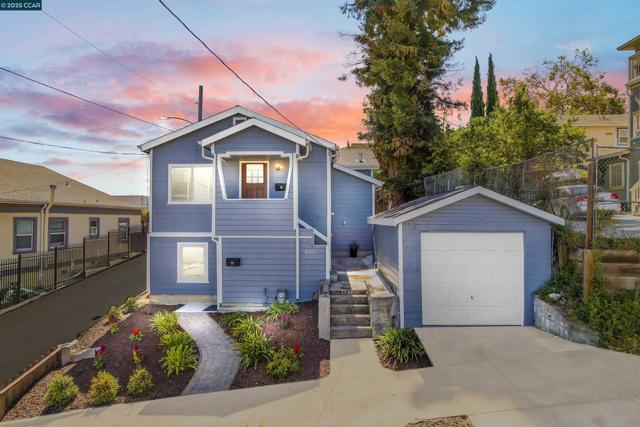 2020 17Th Ave, Oakland CA: https://media.crmls.org/mediaz/fe7f87f5-25ea-4e0f-bf66-82933b95e0a4.jpg