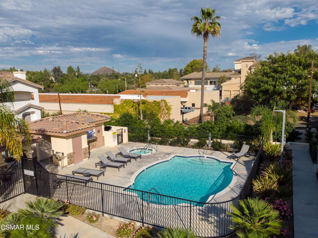 349 Newbury Vista Lane, Newbury Park CA: https://media.crmls.org/mediaz/fe7f8a40-13c5-41e1-a94b-5ae0ed0bcd5f.jpg