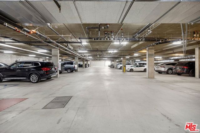 2400 Corinth Avenue, Los Angeles CA: https://media.crmls.org/mediaz/fe7f9faf-64a8-4897-ae85-c3bf03df0a43.jpg