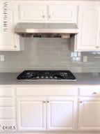 Detail Gallery Image 4 of 11 For 5055 Blackpool Ave, Oak Park,  CA 91377 - 4 Beds | 2/1 Baths