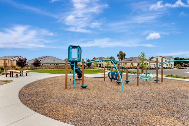 172 Vienna Way, Hollister CA: https://media.crmls.org/mediaz/fe7fc394-acfd-4176-ae7a-087773a95105.jpg