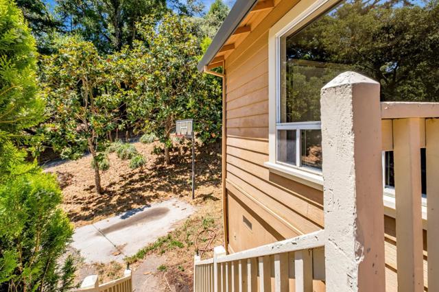 4858 Freedom Boulevard, Aptos CA: https://media.crmls.org/mediaz/fe7fef57-a2ec-46e1-aab1-4165c02feb2e.jpg