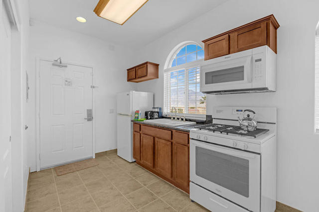 12622 Miracle Hill Road, Desert Hot Springs CA: https://media.crmls.org/mediaz/fe803191-65e6-4cda-92e2-097f39eea4f7.jpg