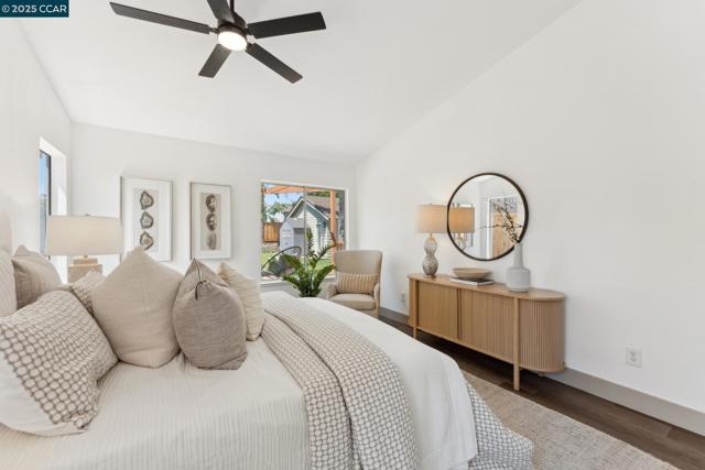 3075 Shiles Loop, Brentwood CA: https://media.crmls.org/mediaz/fe807a0f-fbf6-443d-9464-5edc34cc5fbc.jpg