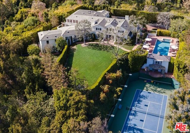 111 N Mapleton Drive, Los Angeles CA: https://media.crmls.org/mediaz/fe80cb62-e3d7-430c-8113-d40d94bd8163.jpg