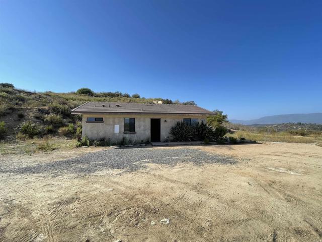 12478 Hillpoint Court, Valley Center CA: https://media.crmls.org/mediaz/fe80e094-793c-403c-8028-f708827b9e00.jpg