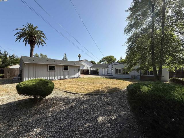 2809 Avalon Dr, Sacramento CA: https://media.crmls.org/mediaz/fe81700e-87eb-4749-b027-57c053c47e50.jpg