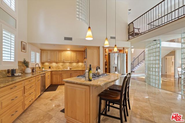 Image 4 of 27 For 850 Burrell Street