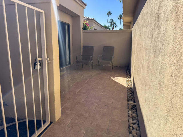 54974 Oaktree, La Quinta CA: https://media.crmls.org/mediaz/fe817f91-650f-4c61-84fd-af811269647d.jpg