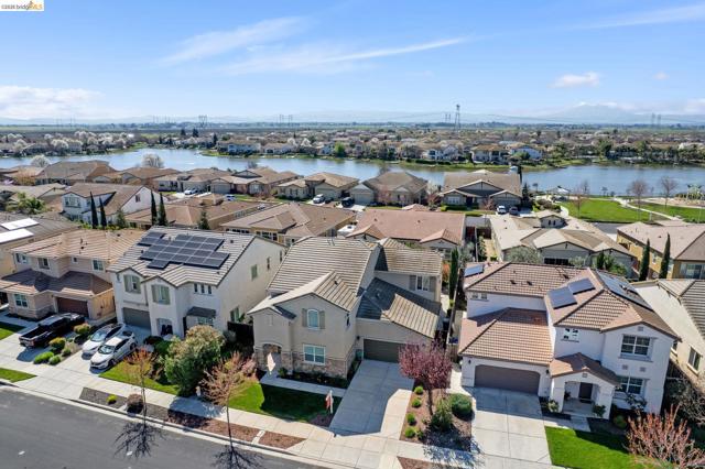 2469 Talaria Dr, Oakley CA: https://media.crmls.org/mediaz/fe81941f-9ca1-4c90-b46e-9a191e49ae99.jpg