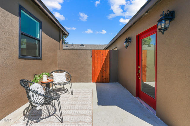 1710 N Oxford Avenue, Pasadena CA: https://media.crmls.org/mediaz/fe81e7e0-7685-4a4d-b0ea-bb8dfaaf4e8b.jpg