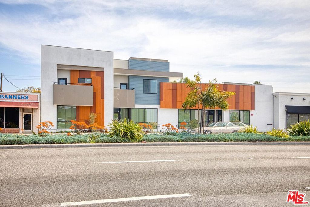 6100 Beach Boulevard, Buena Park, CA 90621
