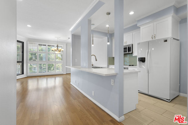 4477 Wilshire Boulevard, Los Angeles CA: https://media.crmls.org/mediaz/fe8248a7-f8b9-4cd9-aaad-c090a2cff67e.jpg