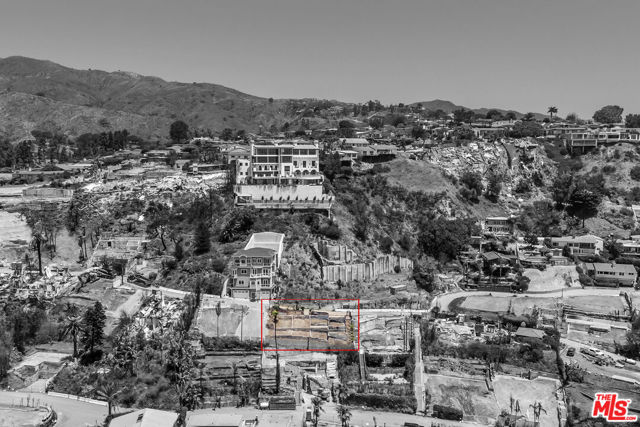 17810 Castellammare Drive, Pacific Palisades CA: https://media.crmls.org/mediaz/fe826421-5cdb-4972-b2f6-25a7d757caff.jpg