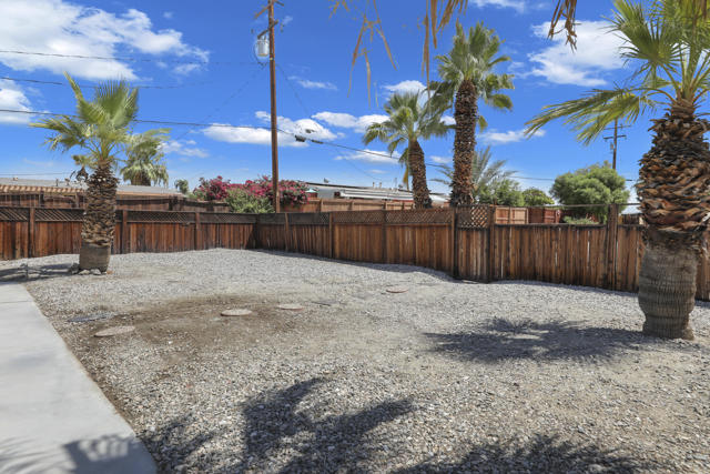 42570 Stephani Circle, Palm Desert CA: https://media.crmls.org/mediaz/fe8282c5-66e9-4af4-9db3-0df0e56633a1.jpg