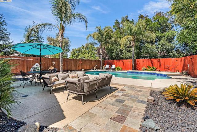 349 Cose Ln, Tracy CA: https://media.crmls.org/mediaz/fe82b40c-2401-42dd-97a2-2a7c2094c3f0.jpg