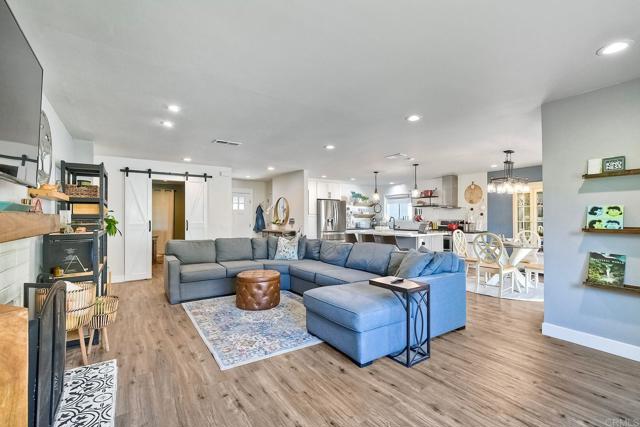 2760 Thunder Drive, Oceanside CA: https://media.crmls.org/mediaz/fe83641e-289f-4311-8660-b12b1314ca6b.jpg