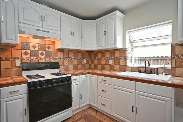 974 Walnut Dr, Oakley CA: https://media.crmls.org/mediaz/fe836b67-3d67-4bfe-9686-4abf5b76e91c.jpg