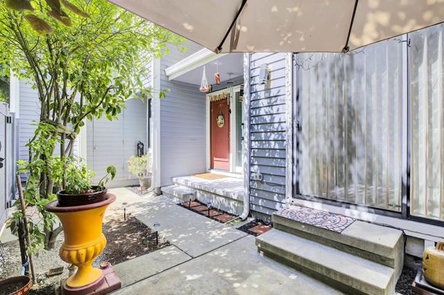 5391 Black Avenue, Pleasanton CA: https://media.crmls.org/mediaz/fe837d93-4b5b-42e9-8e70-4650b682d480.jpg