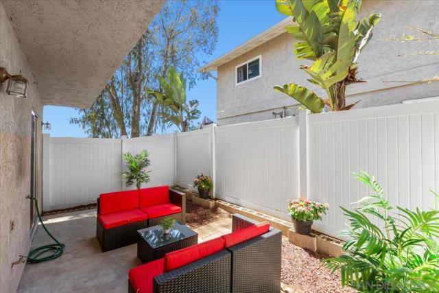 2112 East Vista Way, Vista CA: https://media.crmls.org/mediaz/fe83b5c5-2bc6-4c9d-9261-deece043f0d7.jpg