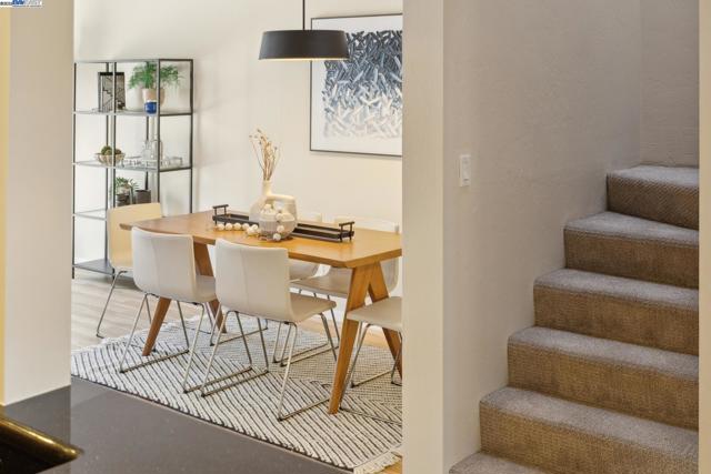 3032 CERRO VISTA, Alameda CA: https://media.crmls.org/mediaz/fe83f0ef-0a6c-4b2f-893a-2857e053df78.jpg