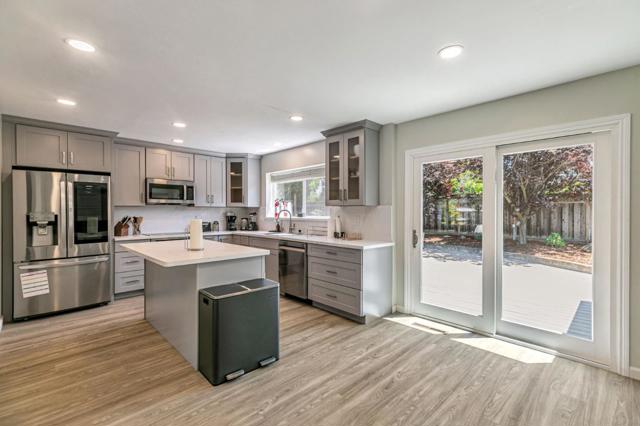 2739 Saint Giles Lane, Mountain View CA: https://media.crmls.org/mediaz/fe84151d-4d87-4869-a548-ce312c6d9f60.jpg
