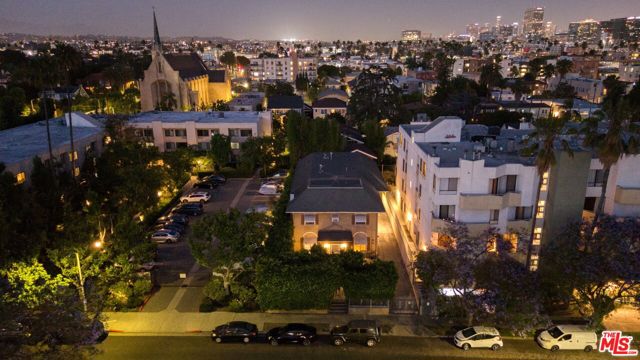 320 Westminster Avenue, Los Angeles CA: https://media.crmls.org/mediaz/fe8426fd-dd1f-476b-adef-6bdbb0845d2d.jpg