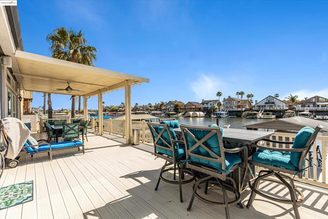 4174 Beacon Pl, Discovery Bay CA: https://media.crmls.org/mediaz/fe845940-0584-4238-a17a-a83fe0ebe9a1.jpg
