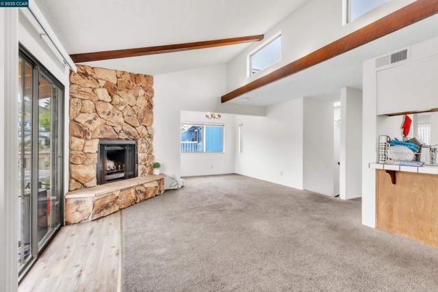 138 Farallon Ct, Aptos CA: https://media.crmls.org/mediaz/fe848b80-1d11-4cfb-947c-d48d621a732b.jpg