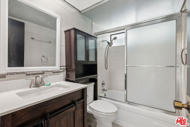 26 Ardor Drive, Orinda CA: https://media.crmls.org/mediaz/fe849494-4f7d-4249-9680-9c79bb7e1142.jpg