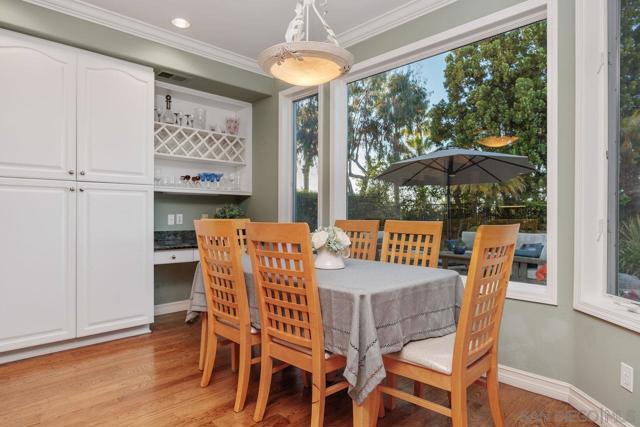 4798 Thurston Pl, San Diego CA: https://media.crmls.org/mediaz/fe84b61c-b5eb-4174-9d90-b60209d1c28b.jpg