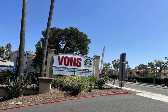 3869 Camino Lindo, San Diego CA: https://media.crmls.org/mediaz/fe84d5f9-1791-4f4d-89b0-c79492523c25.jpg