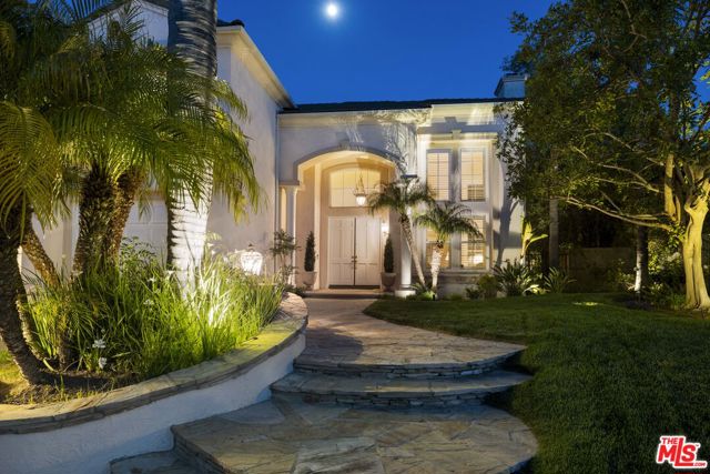 3432 Daniella Court, Calabasas CA: https://media.crmls.org/mediaz/fe85548c-c0ea-48bc-a7f7-3efb58c3317f.jpg
