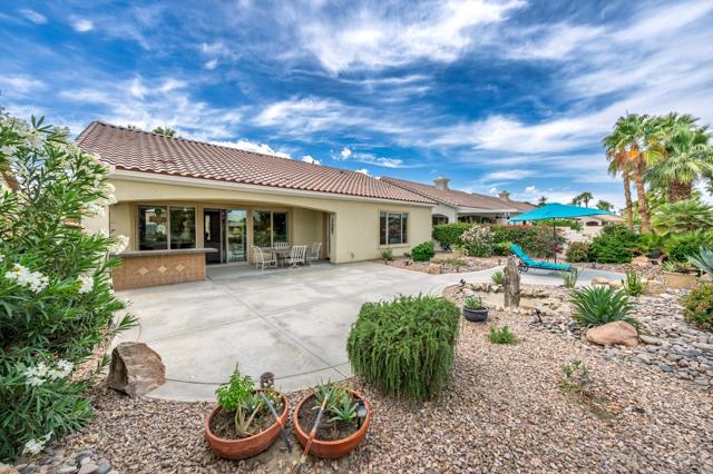 80086 Camino Santa Elise, Indio CA: https://media.crmls.org/mediaz/fe856e33-272a-4714-ac1e-e75f301d2591.jpg