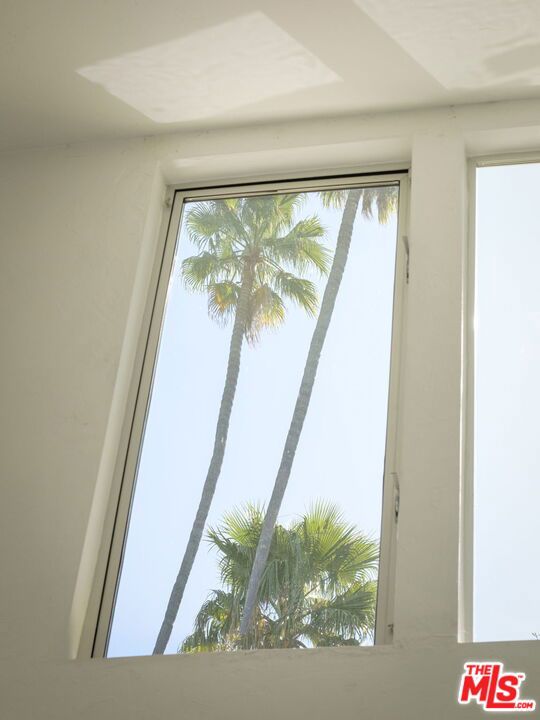 14622 Valley Vista Boulevard, Sherman Oaks CA: https://media.crmls.org/mediaz/fe85ae1f-88ea-4733-80d5-5e17466bf8bf.jpg