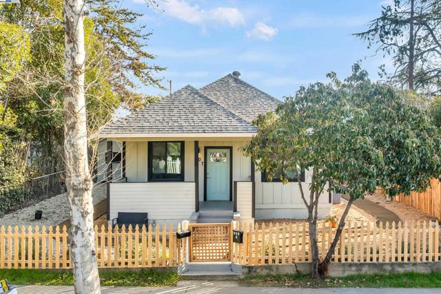 Image 12 of 60 For 207 D St Roseville
