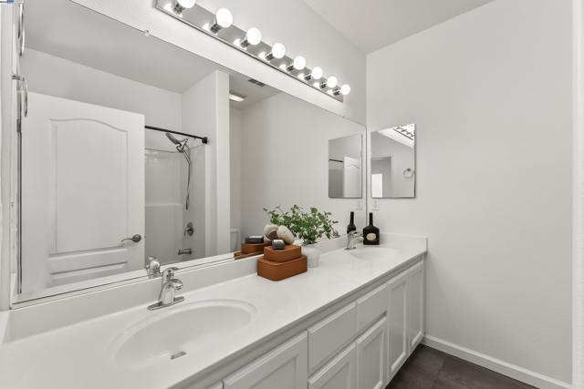 309 Aspen Ct, Roseville CA: https://media.crmls.org/mediaz/fe863c49-26e2-4e4a-a11a-fb215b40446a.jpg