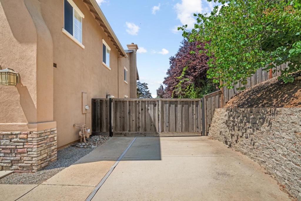https://media.crmls.org/mediaz/fe865595-4eab-4ae1-95f1-35483a06e6ff.jpg?preset=X-Large