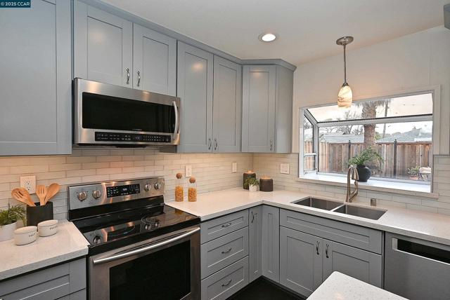 1677 6Th St, Concord CA: https://media.crmls.org/mediaz/fe86fca1-ddf3-43fb-8156-25d2d13afb82.jpg
