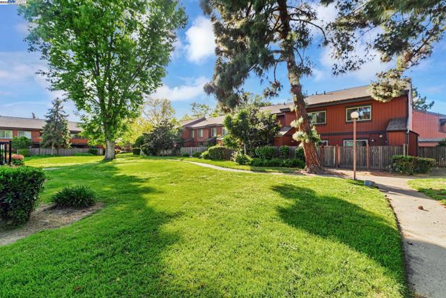 38627 Cherry Ln, Fremont CA: https://media.crmls.org/mediaz/fe87ad64-8521-486d-afd8-d1def8fcb688.jpg