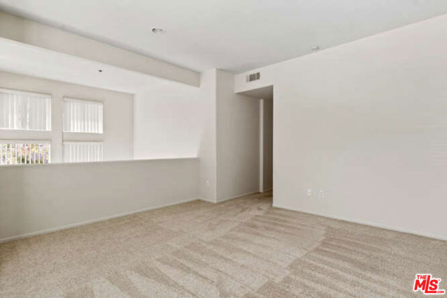 10790 Rose Avenue, Los Angeles CA: https://media.crmls.org/mediaz/fe87fe98-4d74-4271-a7e6-8b62b33d01d9.jpg