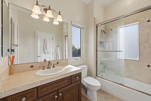 Detail Gallery Image 39 of 74 For 3611 Monserate Hill Ct, Fallbrook,  CA 92028 - 4 Beds | 4/1 Baths