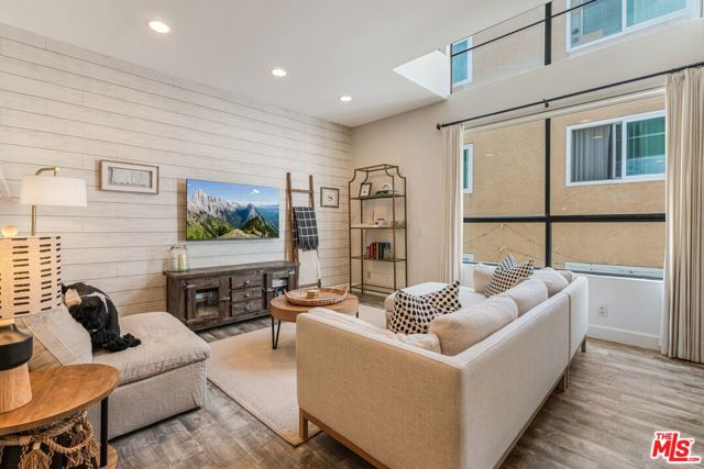 Drew Fenton | 520 S Barrington Avenue Los Angeles CA | MLS: 7436055