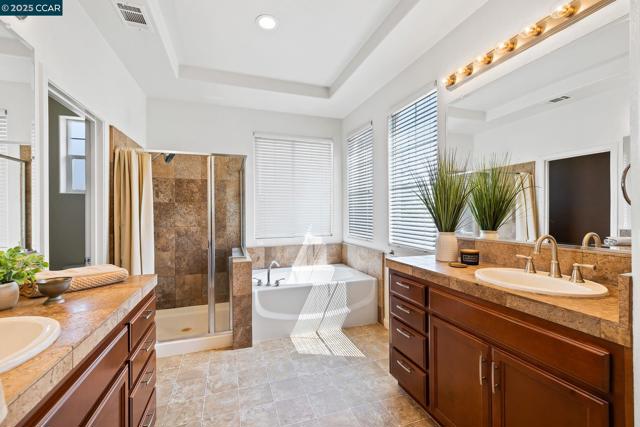 127 Sanford Ct, Brentwood CA: https://media.crmls.org/mediaz/fe891ed1-b3ad-4a25-9097-95fc0a5035ef.jpg